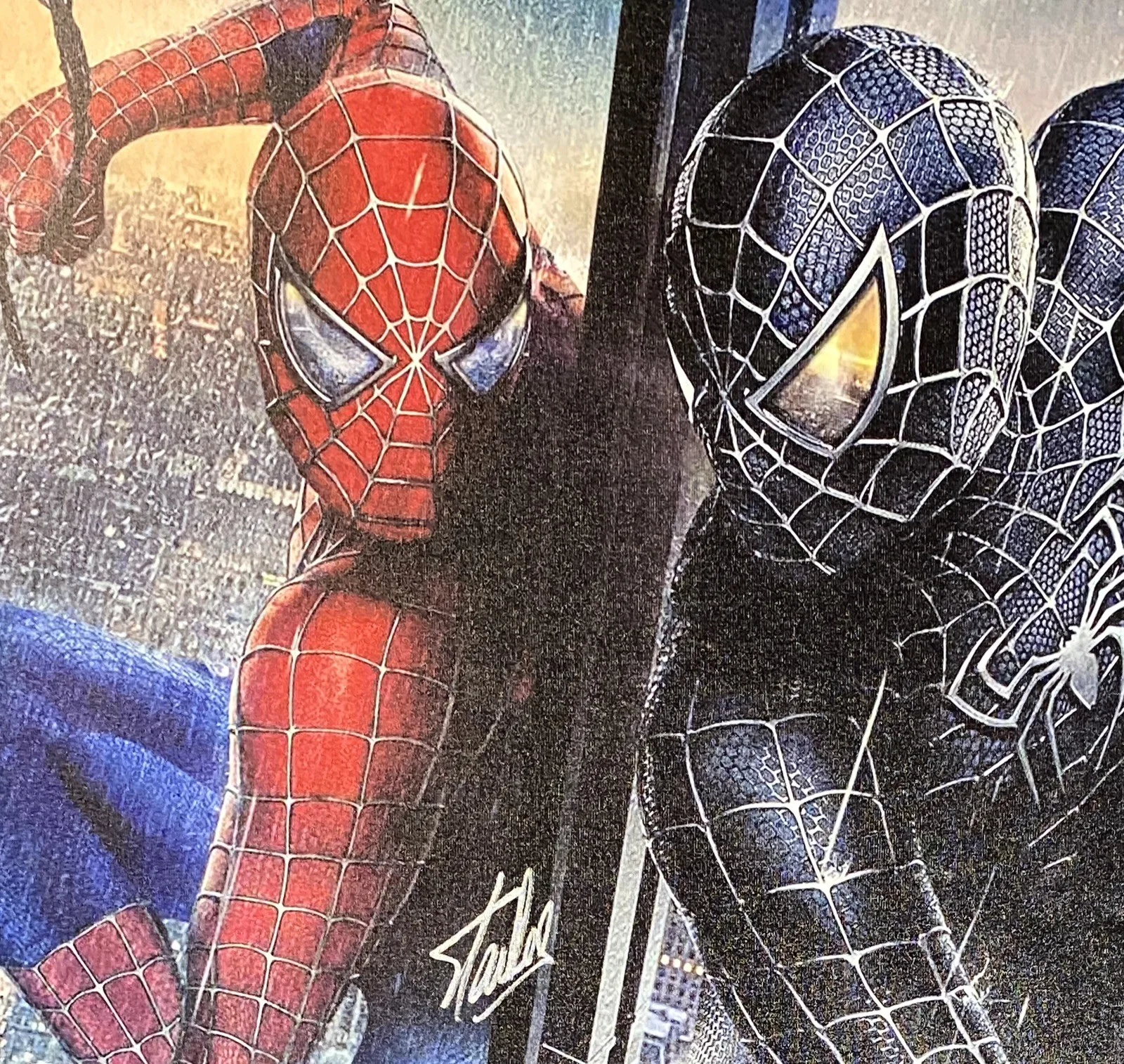 Stan Lee — Stan Lee Signed Spider-Man Red & Black Suits Canvas Print – JSA, image 3