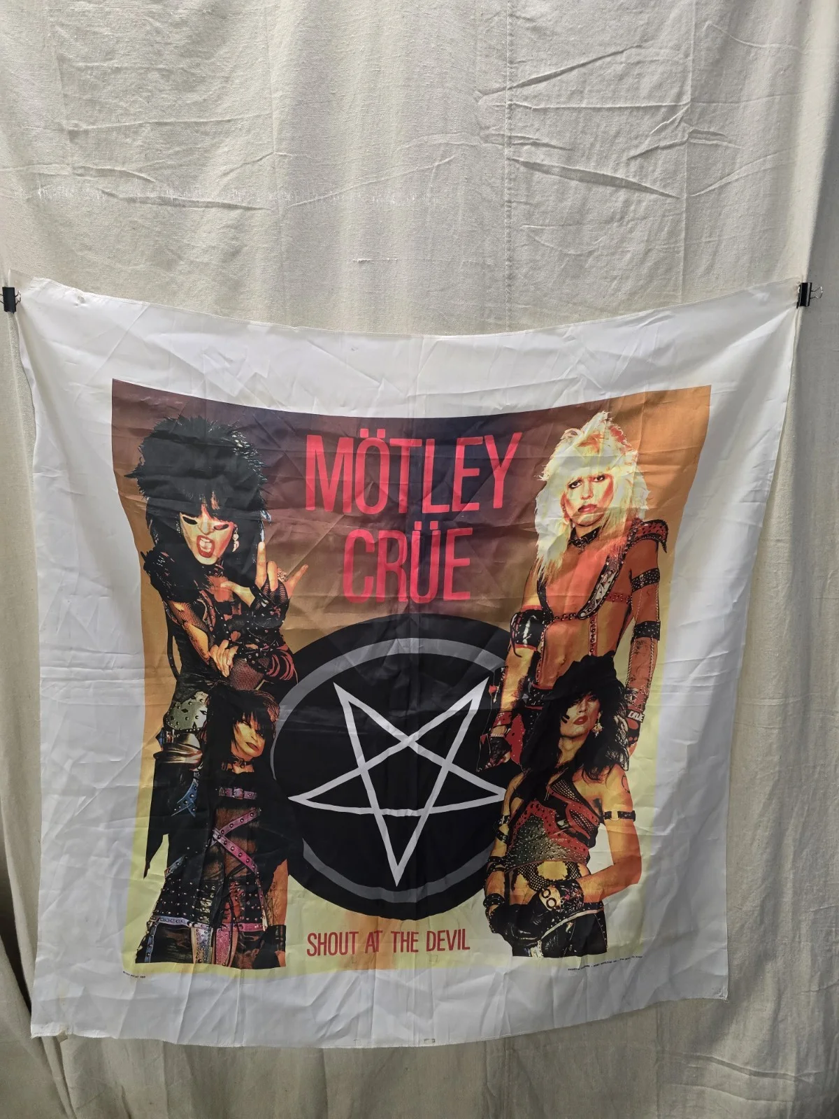 NIKKI SIXX *SIGNED* First 21 Book w 1984 Motley Crue Shout At The Devil Tapestry, изображение 2