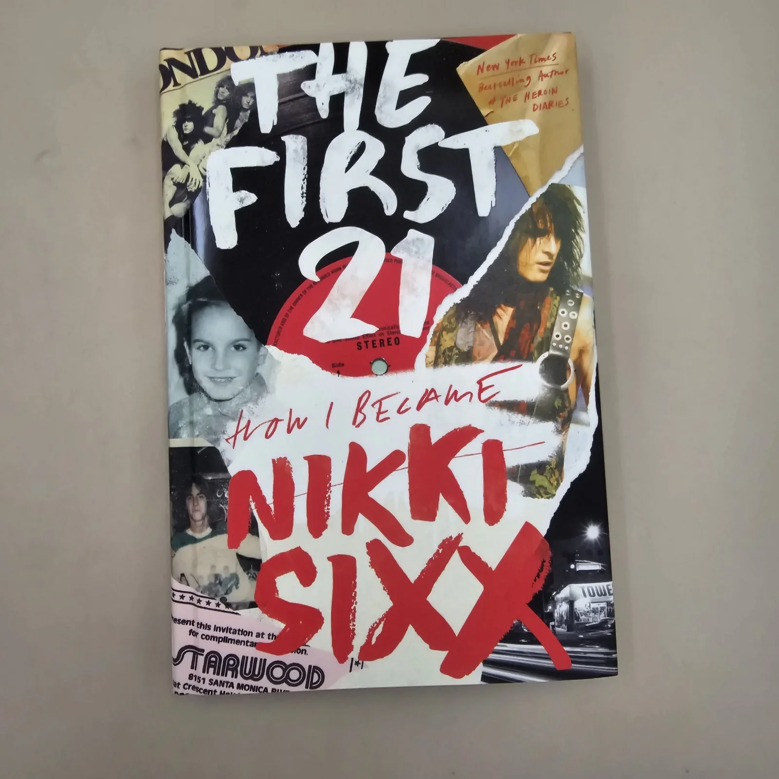 NIKKI SIXX *SIGNED* First 21 Book w 1984 Motley Crue Shout At The Devil Tapestry, изображение 3