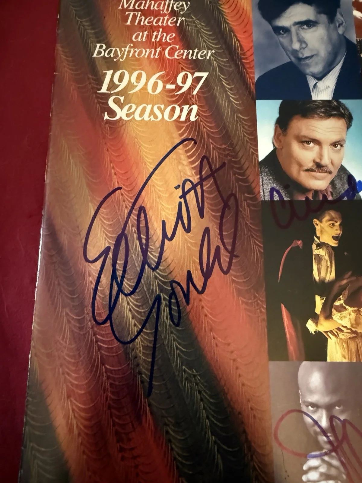 Elliott Gould — Autographed Program Signed By Elliott Gould, Cindy Williams, Glenn Yarbrough, image 3