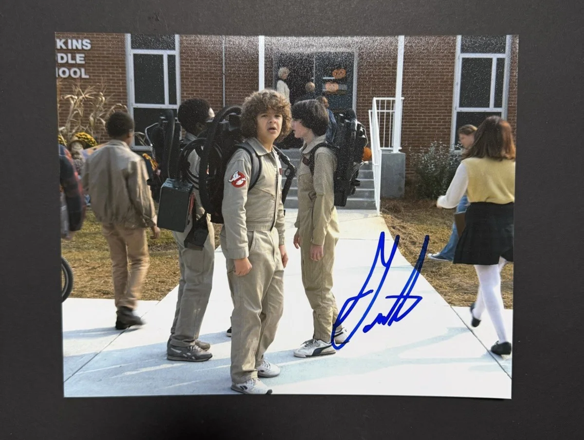 Gaten Matarazzo — Gaten Matarazzo signed 8x10 Stranger Things no coa