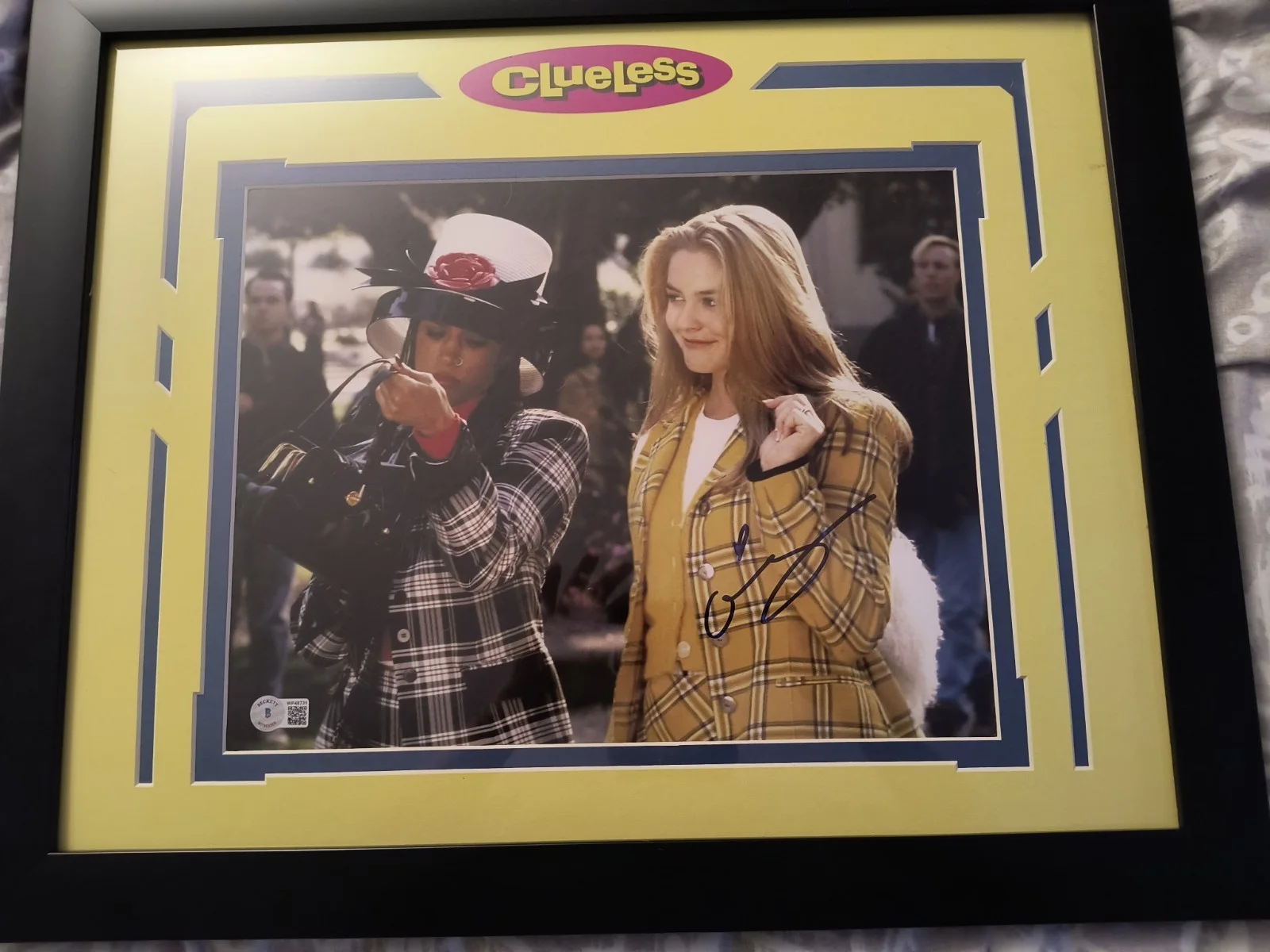 Clueless Original Framed Autographed Photo Beckett Authenticated, image 3