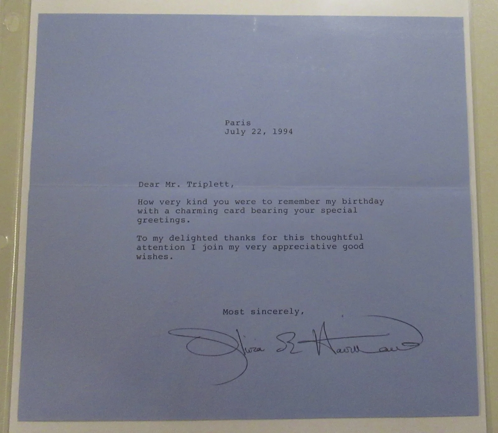 OLIVIA DE HAVILLAND — OLIVIA DE HAVILLAND Signed Letter Full Signature 1994 From Paris w/ envelope