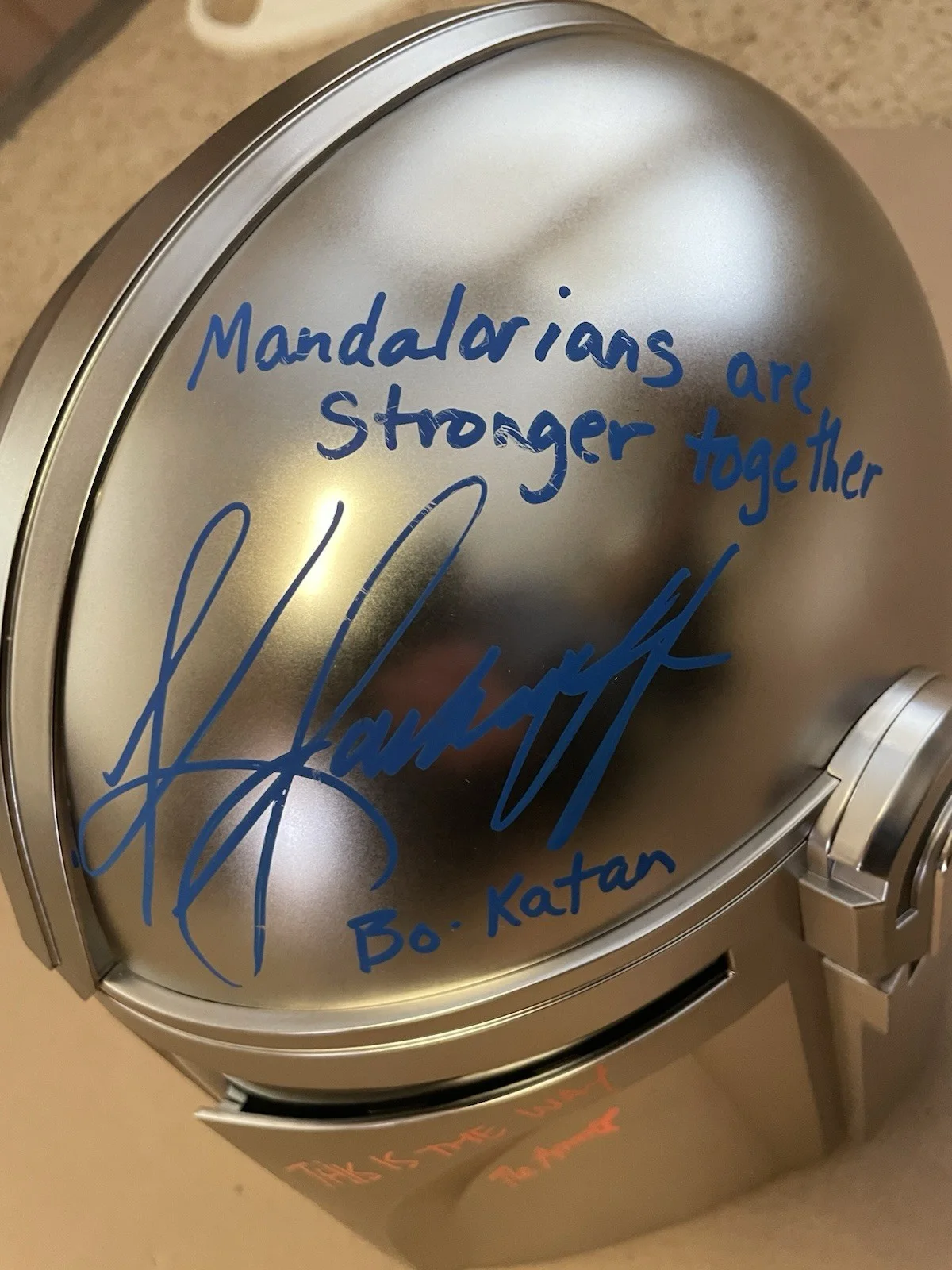 Hasbro Star Wars The Black Series The Mandalorian Helmet Signed X4, image 4