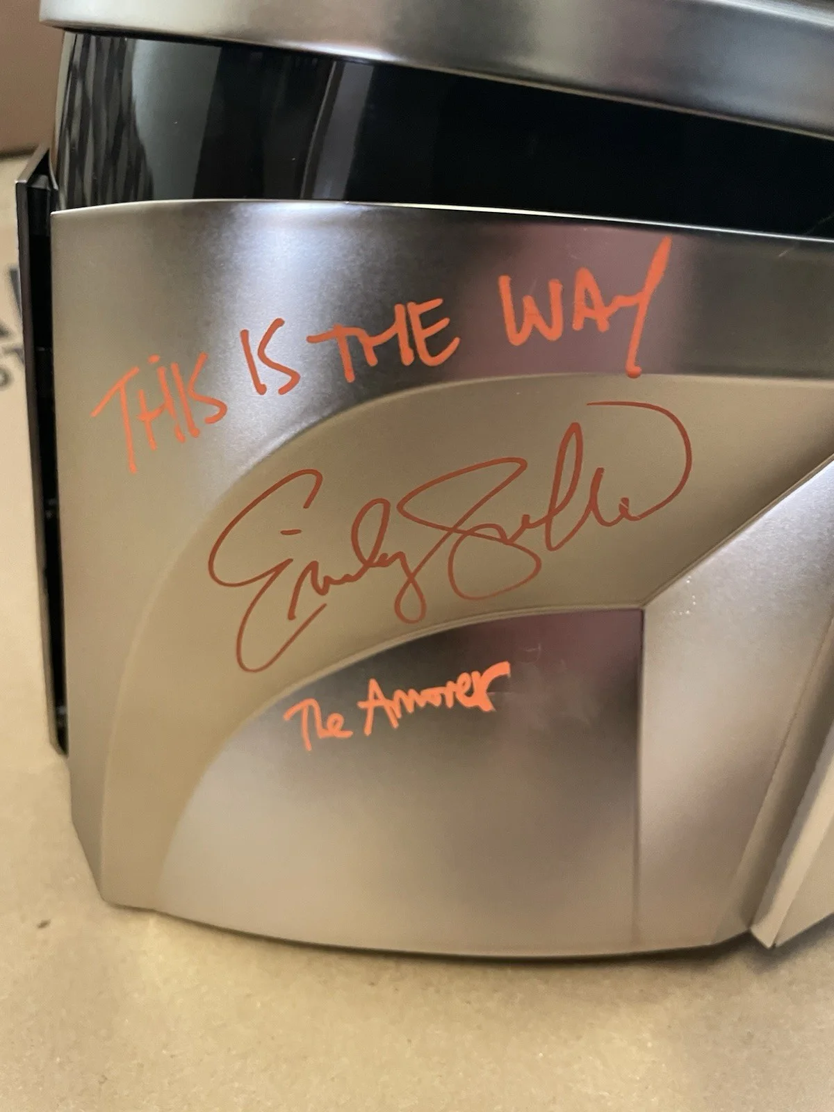 Hasbro Star Wars The Black Series The Mandalorian Helmet Signed X4, image 5