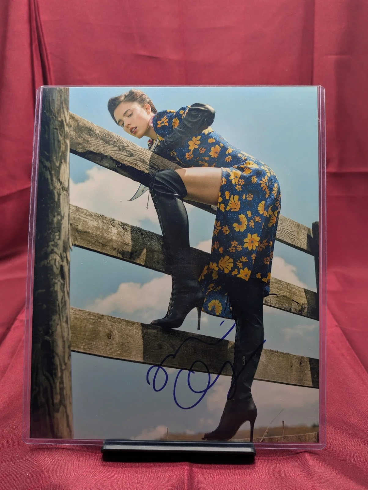 SEE TITLE — MARGARET QUALLEY Signed 8x10 Photo w/ Hologram COA DAUGHTER OF ANDIE MACDOWELL