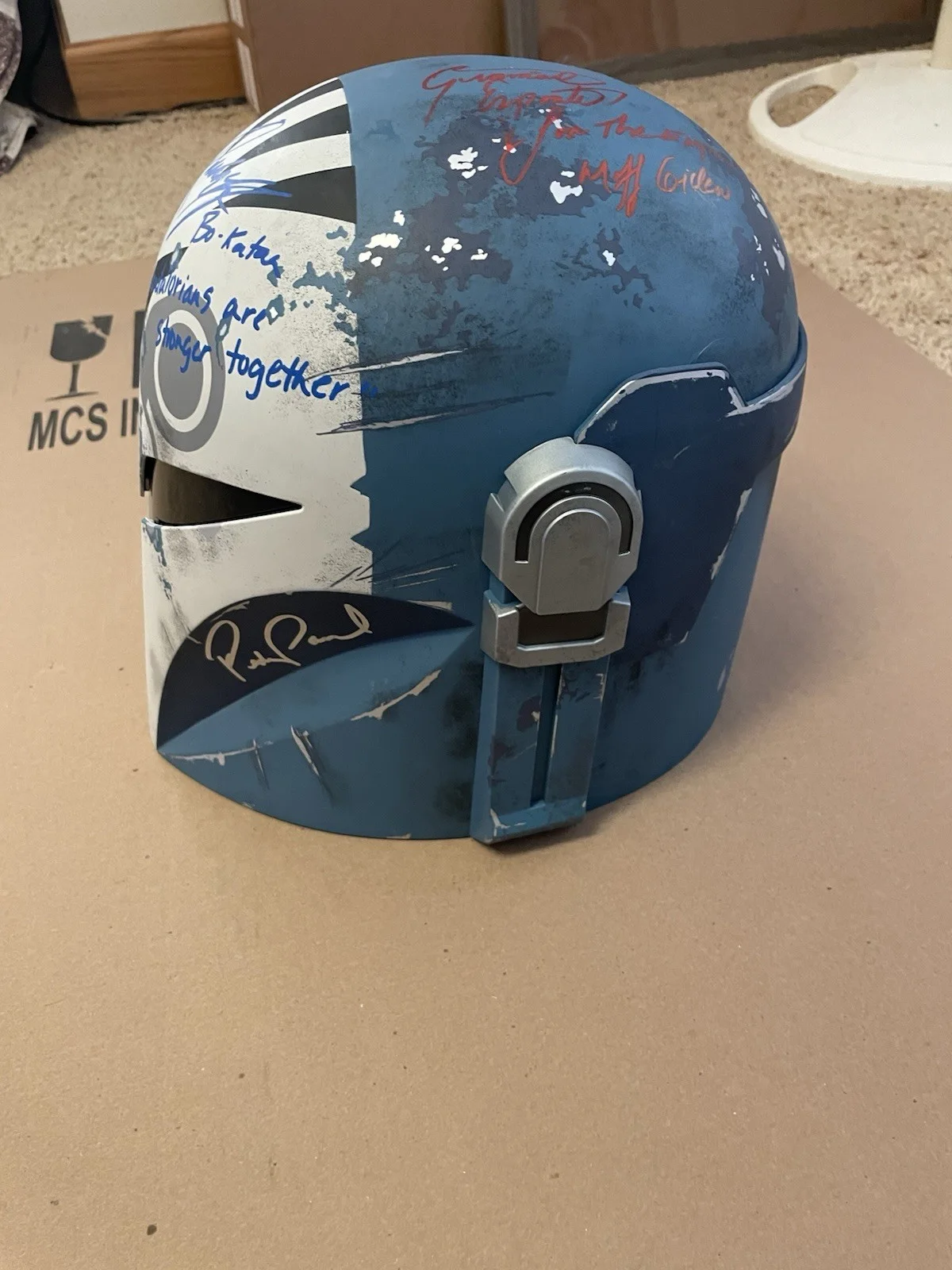 Hasbro Star Wars The Black Series The Mandalorian Bo-Katan Helmet Signed X4, image 3