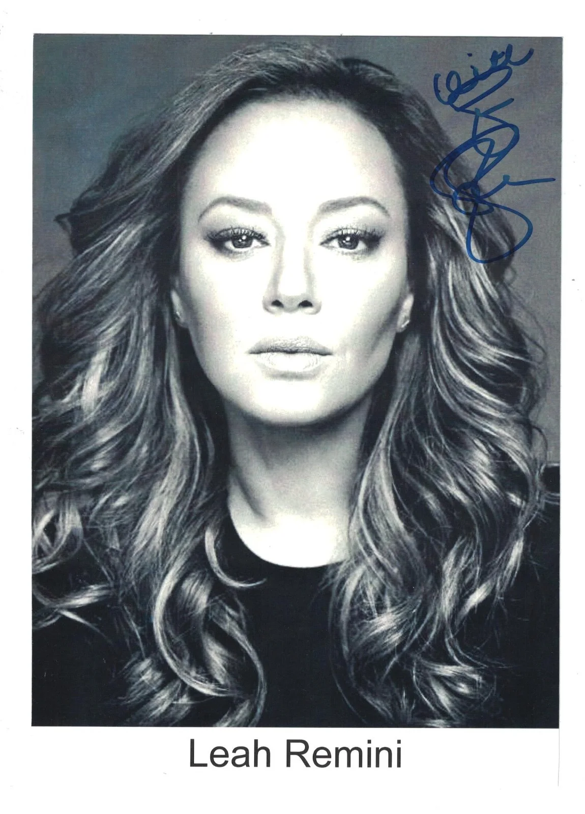 Leah Remini — Leah Remini Signed Autographed 7 x 10 Photo Actress Sexy