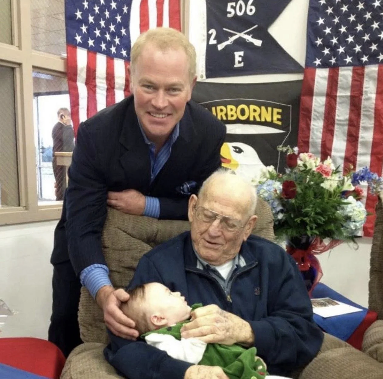 Neal MacDonough, Buck Compton — Neal McDonough & Buck Compton WW2 Band of Brothers Autographed Photos PSA#M99818, изображение 4