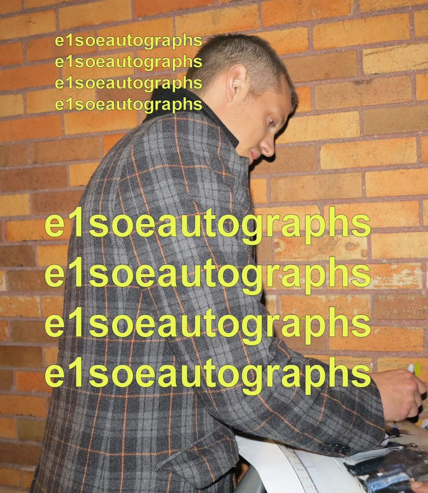 joel kinnaman — Joel Kinnaman signed Alex Murphy' RoboCop 8x10 photo in person. Proof, image 2