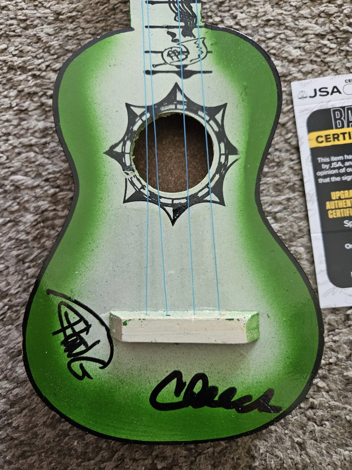 Cheech, Chong — CHEECH AND CHONG SIGNED AUTOGRAPHED Mini Toy Wood Guitar Made in Mexico JSA COA, изображение 3