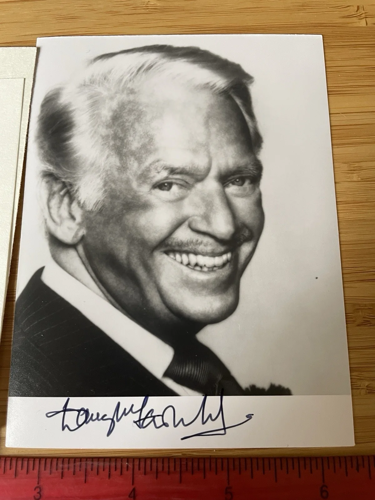 Douglas Fairbanks — DOUGLAS FAIRBANKS Signed 4-1/2 x 7 Photo Actor & Navy Lieutenant Commander WWII, image 2