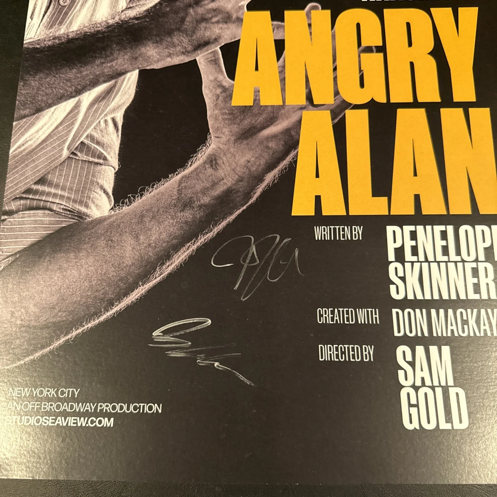 John Krasinski — Angry Alan Window Card Poster Signed By John Krasinski - Off Broadway The Office, изображение 2