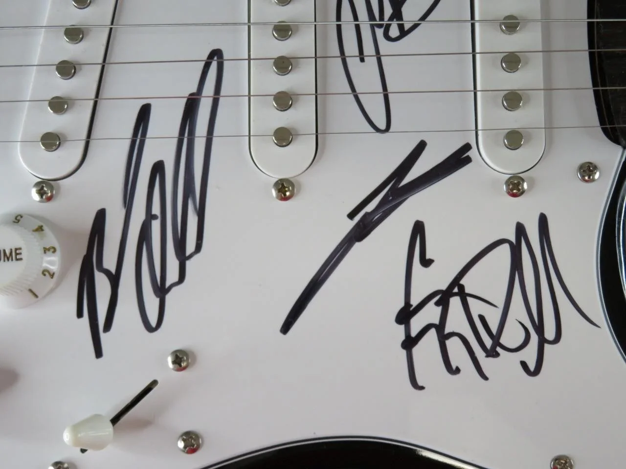 Brad Arnold THREE DOORS DOWN 3 DOORS DOWN Signed Autograph Auto Guitar by 5 JSA, image 3