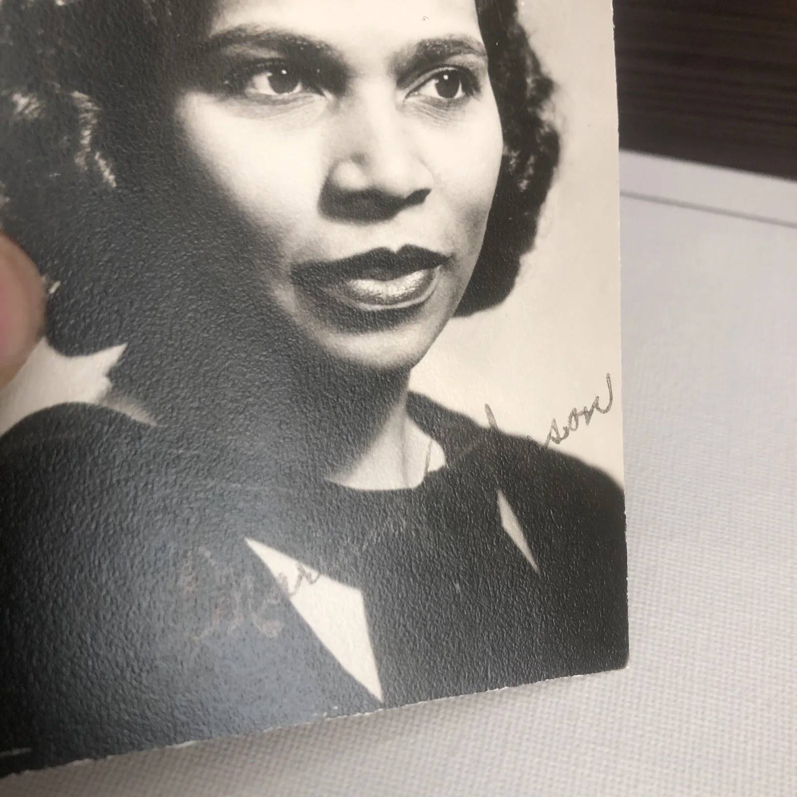 Marian Anderson hand SIGNED 1950's Photo African American Opera Singer, image 3