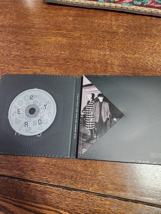 Victon signed debut album., image 2