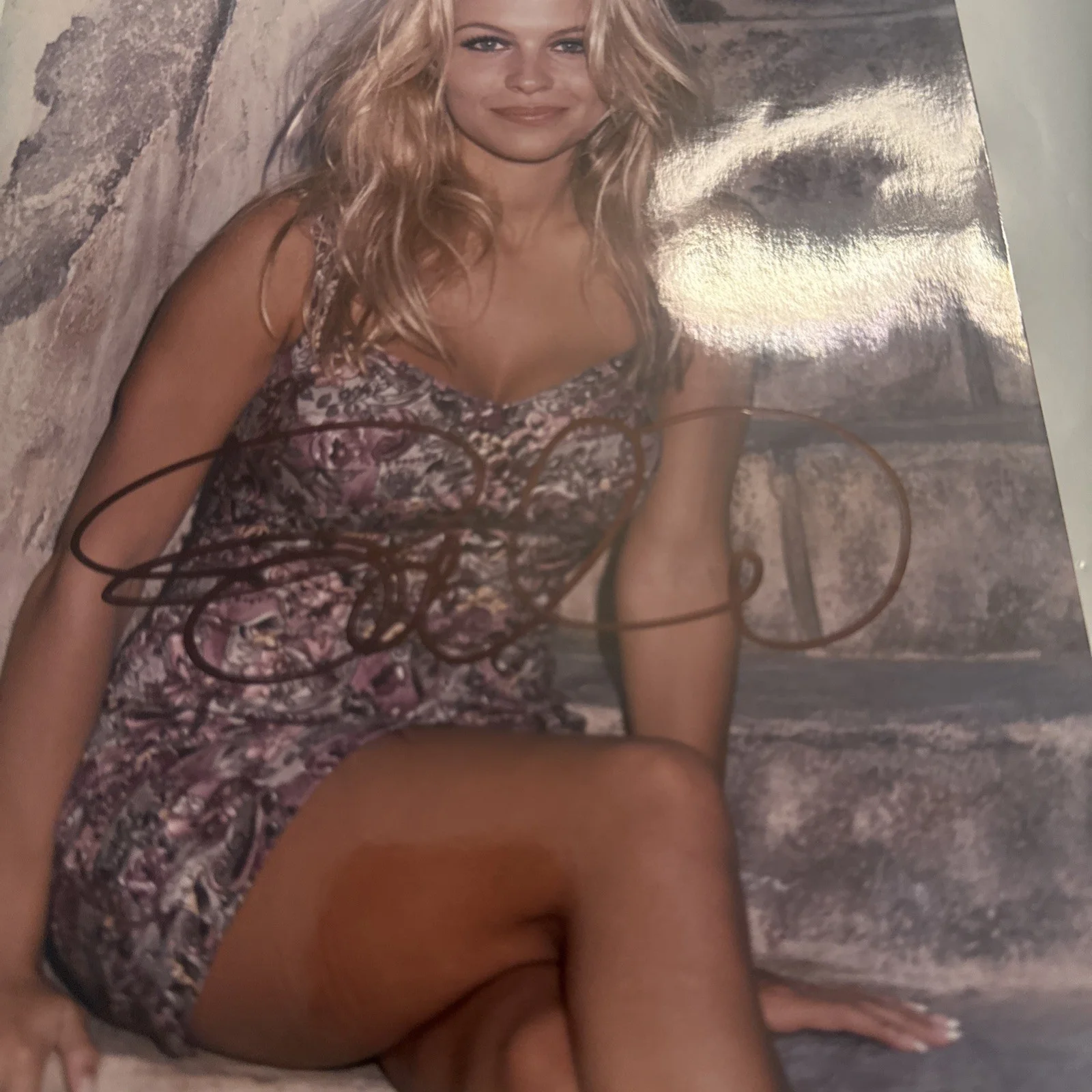 Pam Anderson — Pam Anderson Autographed 8 x 10 Color Photo, image 2