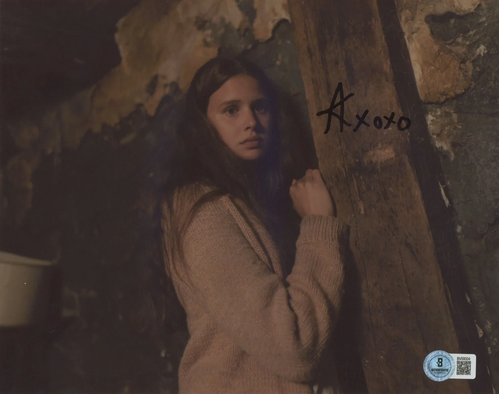 Avery Konrad — Avery Konrad From "XOXO" Authentic Signed 8x10 Photo Autographed BAS #BV58004
