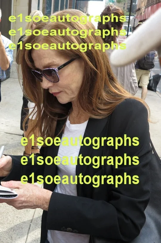 Isabelle Huppert — Isabelle Huppert signed 8x10 photo in person. Proof. French Legend, изображение 2
