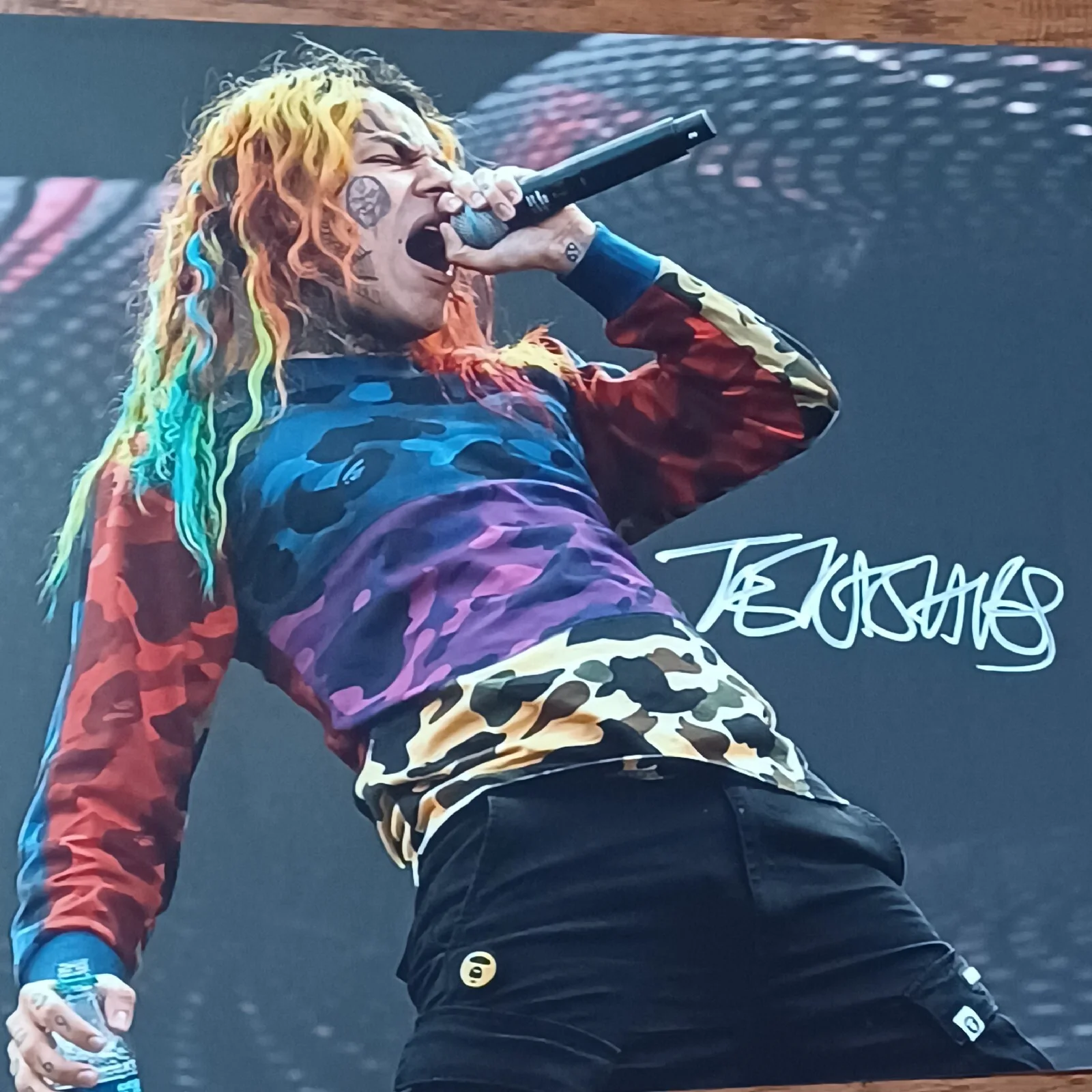 TEKASHI 6ix9ine TATTLE TALES SIGNED 16x20in PHOTO #2. Beckett. Pre-owned, изображение 2