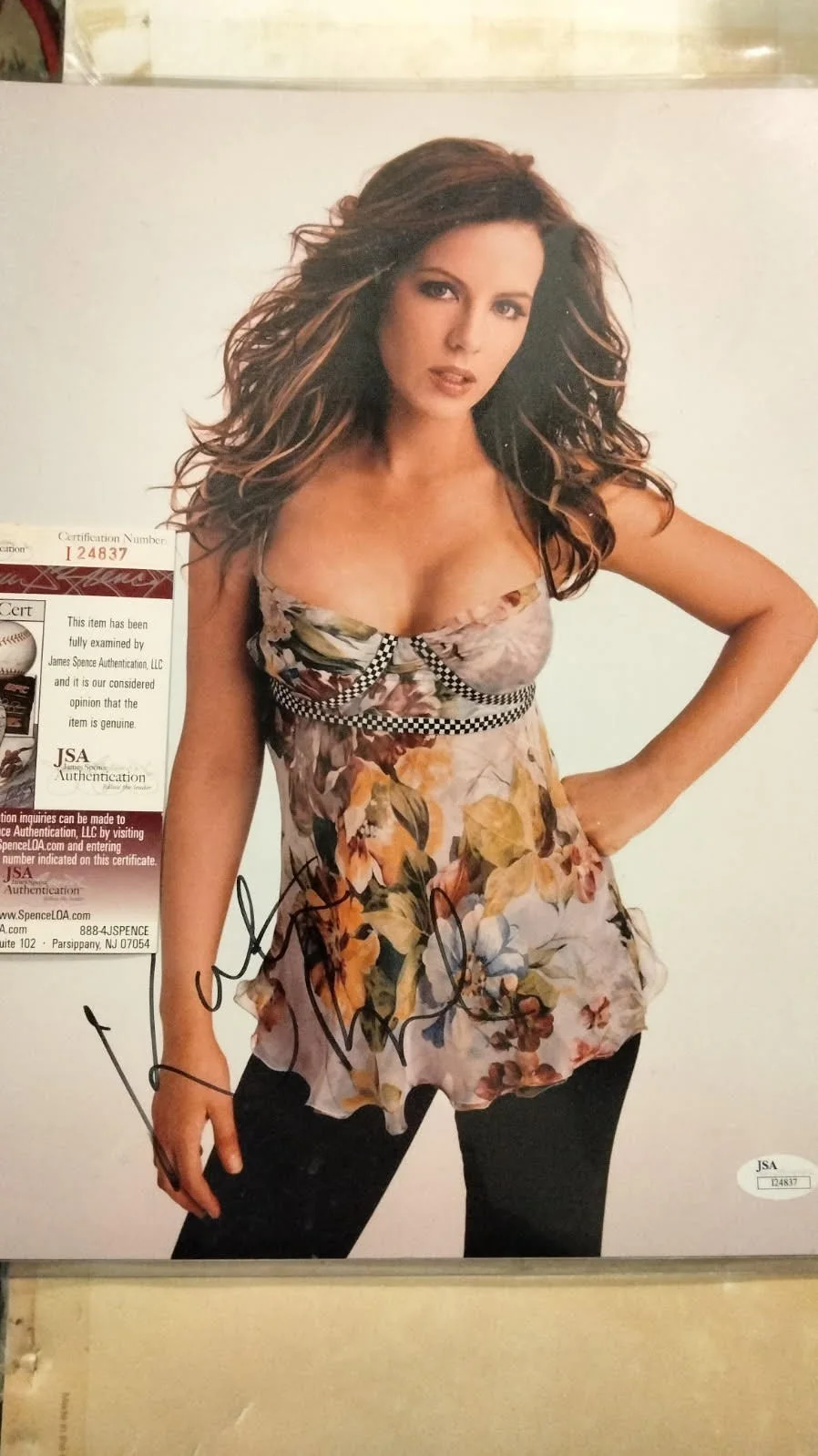 Kate Beckinsale — kate beckinsale 11x14 signed JSA Cert Photo