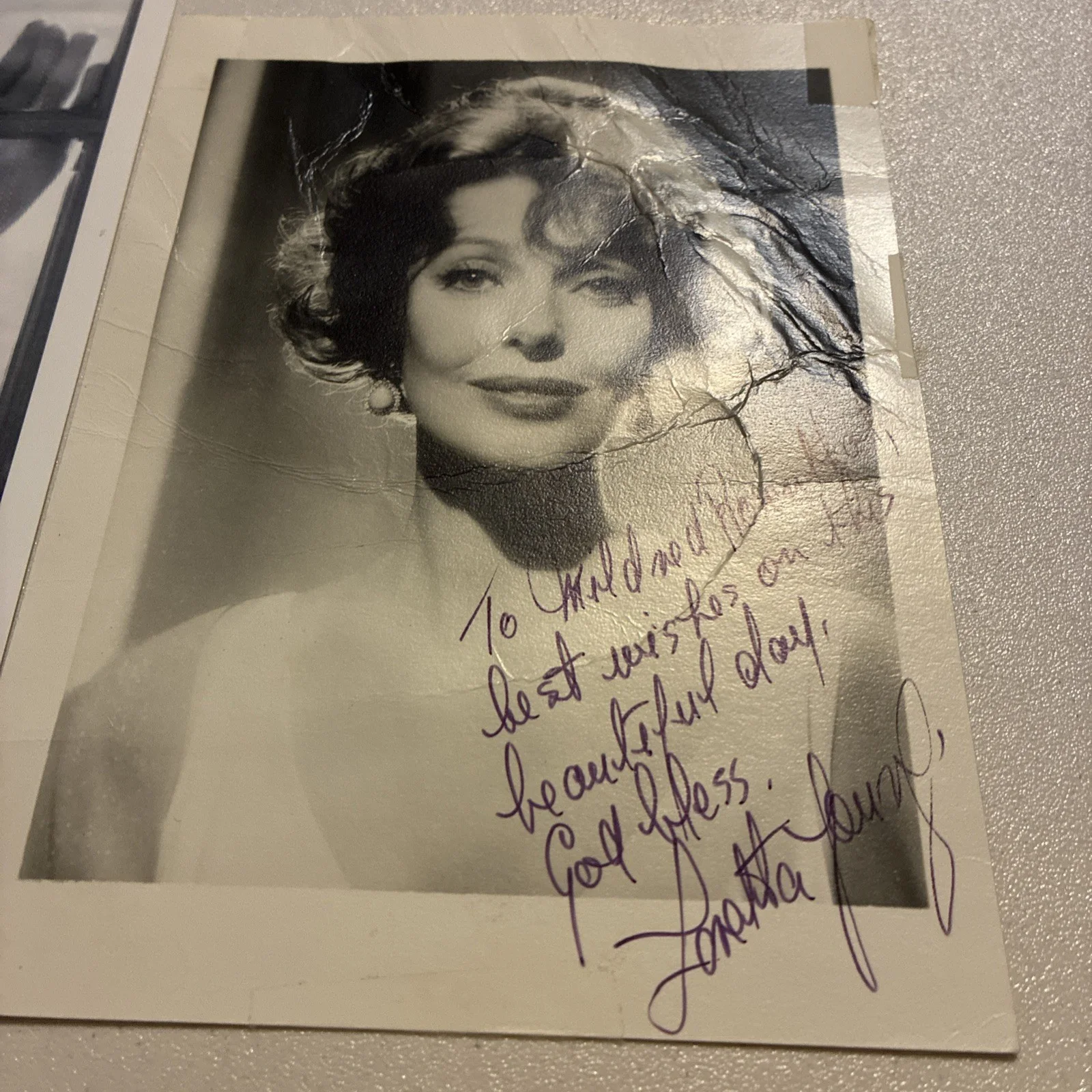 Actress Loretta Young Signed 5x7 Vintage Photo Inscribed + 8 1/2 X 11 RP Photo, изображение 2
