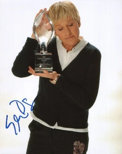 Ellen Degeneres — Ellen Degeneres signed 8x10 photo 34X Emmy Award Winner Talk show star comedian