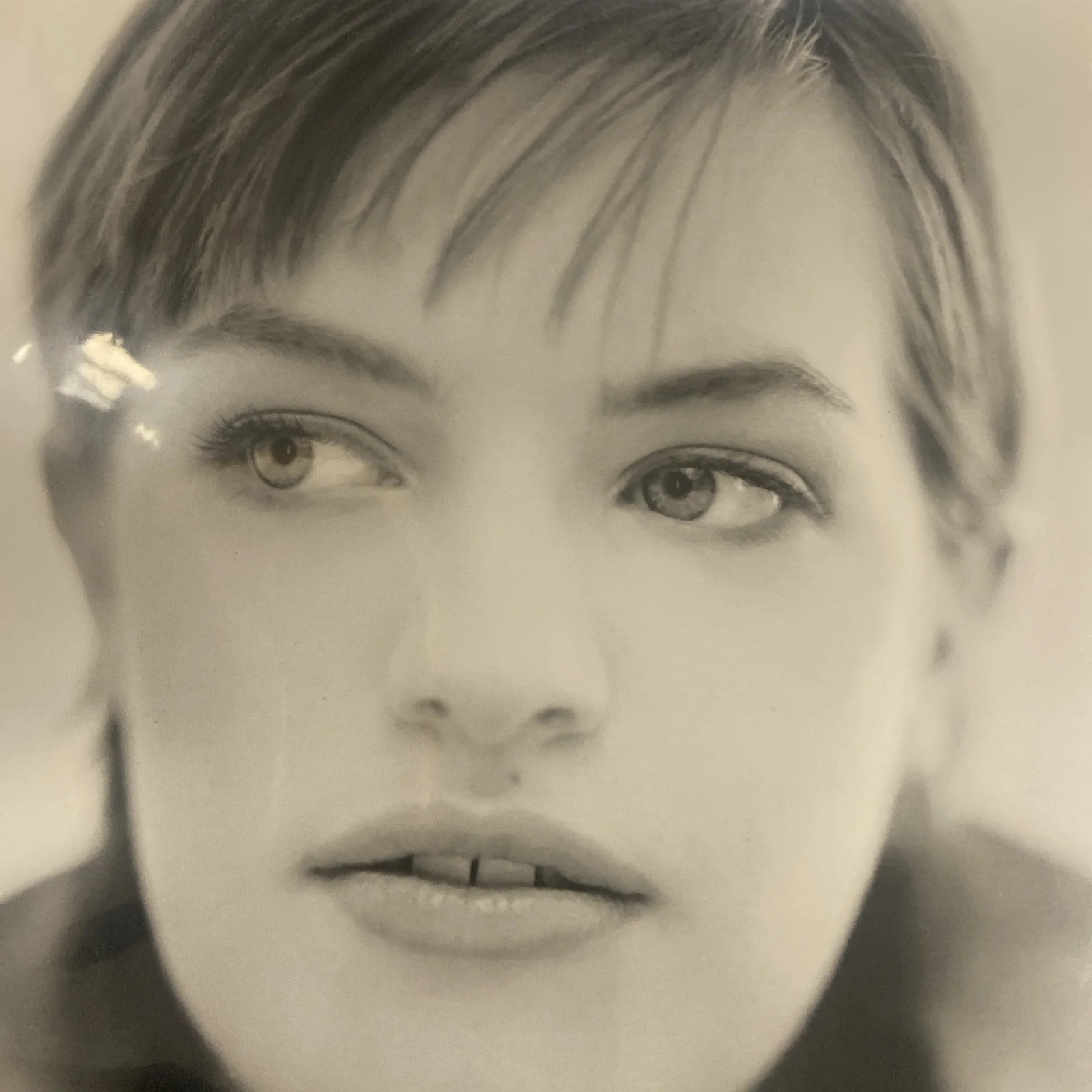 Elisabeth Moss — ELISABETH MOSS Signed Autographed Photo 8X10 (Mad Men/west wing) young b&w, image 3