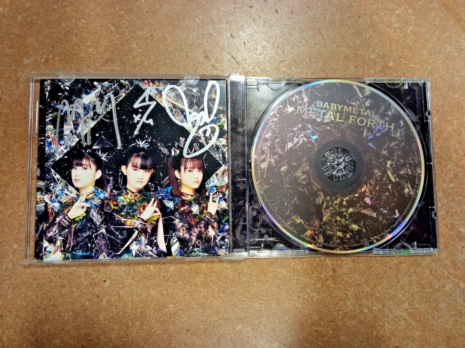 AUTOGRAPHED SIGNED Babymetal Metal Forth Su Suzuka Nakamoto Metal CD, image 3