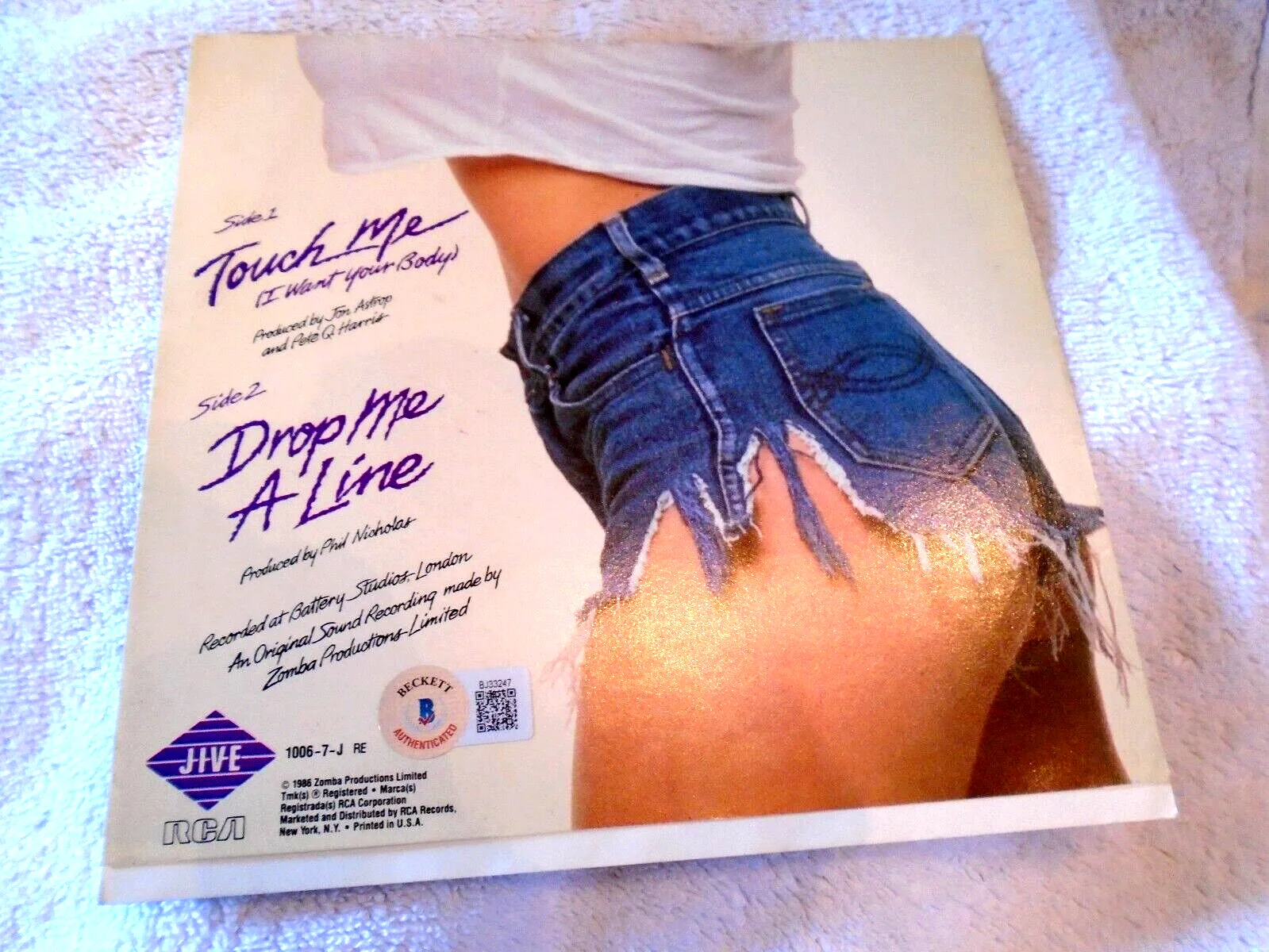 SAMANTHA FOX Signed Album (45) Sleeve -Beckett Authenticated, image 2