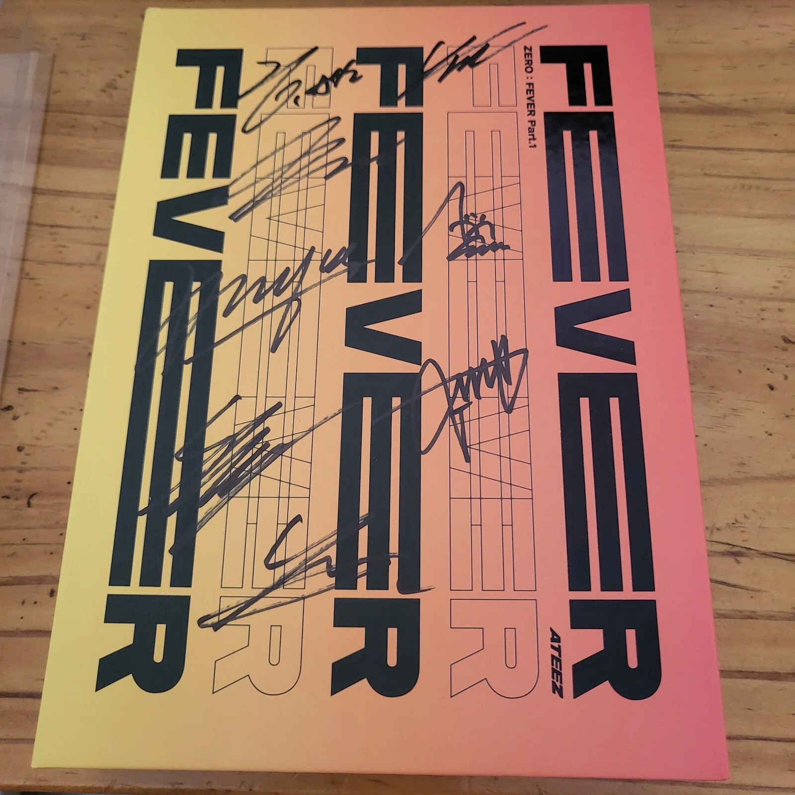 ATEEZ - ZERO : FEVER PART.1 - 5TH MINI ALBUM Autographed YELLOW VER, изображение 2
