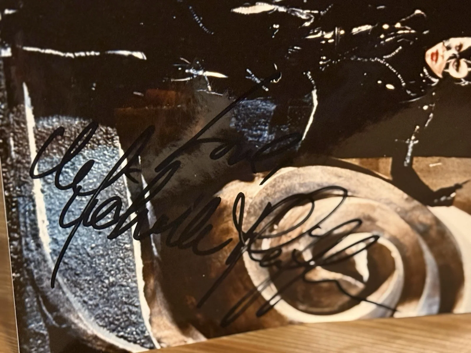 Michelle Pfeiffer and Danny Devito Signed 8x10 Batman Returns Catwoman Penguin, изображение 3