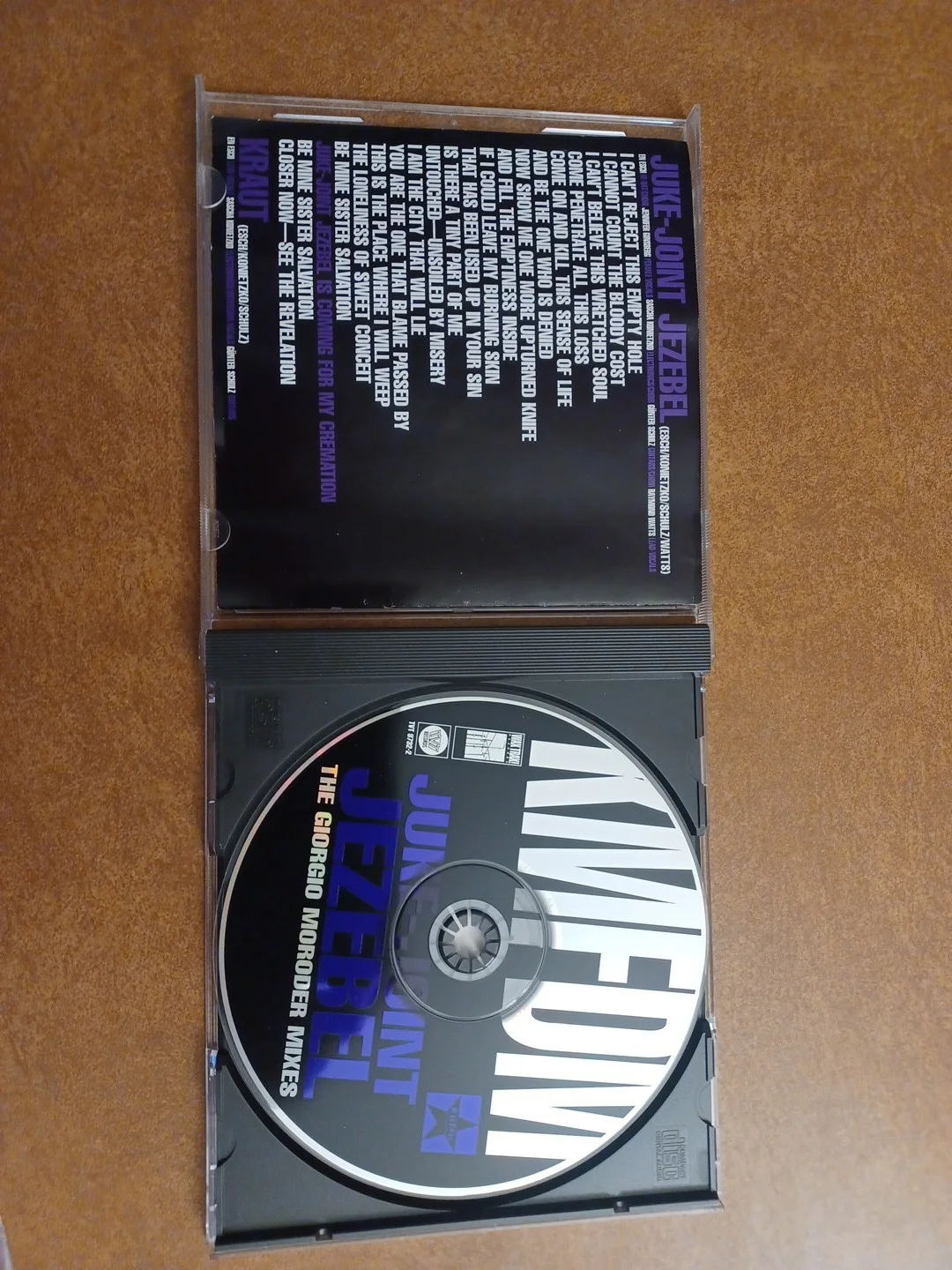 KMFDM Juke-Joint Jezebel CD, 1995 Wax Trax, TVT Records Autographed One Of A Kin, изображение 3
