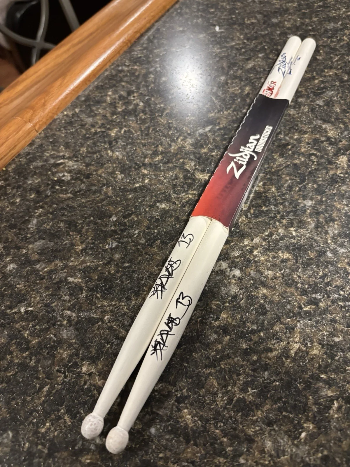2013 Travis Barker Signed Drumsticks Pair Lucky #13 /50 Famous RARE, image 2