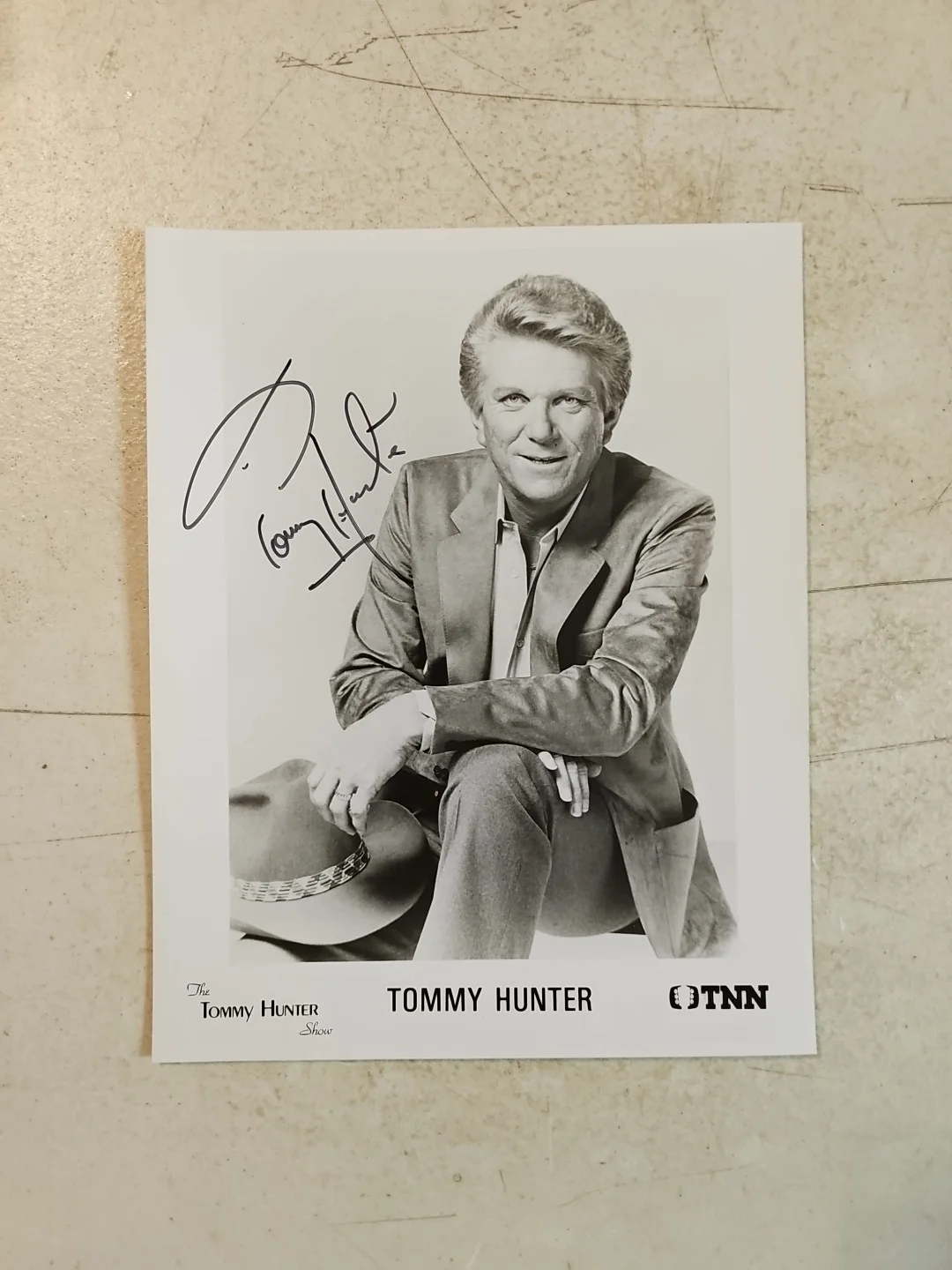 Tommy Hunter — Tommy Hunter Signed Photo Autograph Country Music Artist 8x10, изображение 2