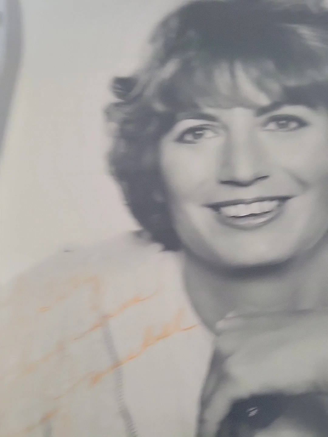 Penny Marshal — Penny Marshall Autographed Signed 8x10 Photo Black and white. Signed To Betty, image 5