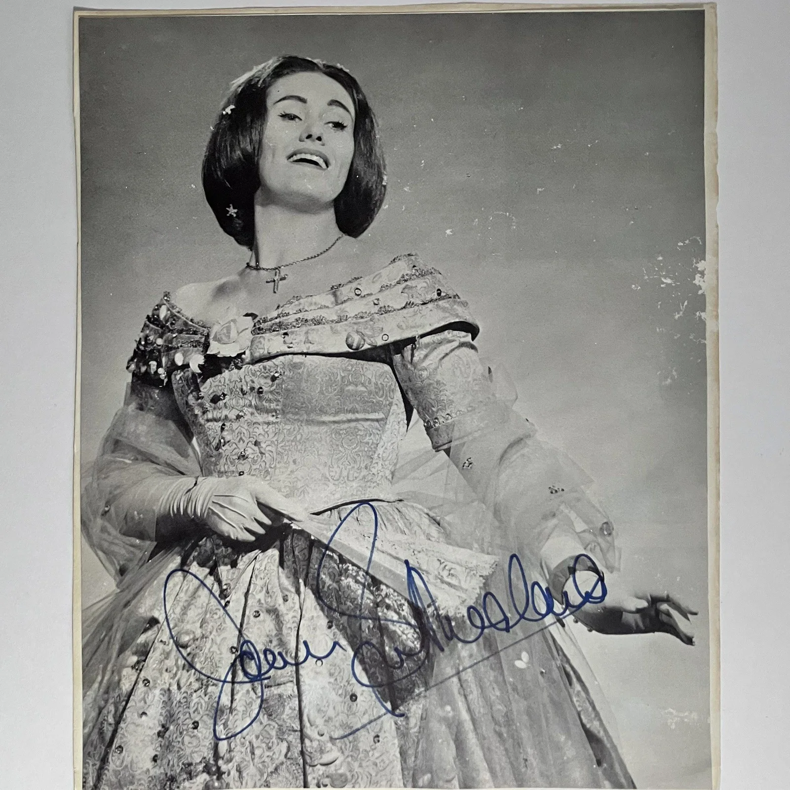 JOAN SUTHERLAND (1926-2010) Signed OPERA PROGRAM Photo / LA TRAVIATA / Damaged, image 2