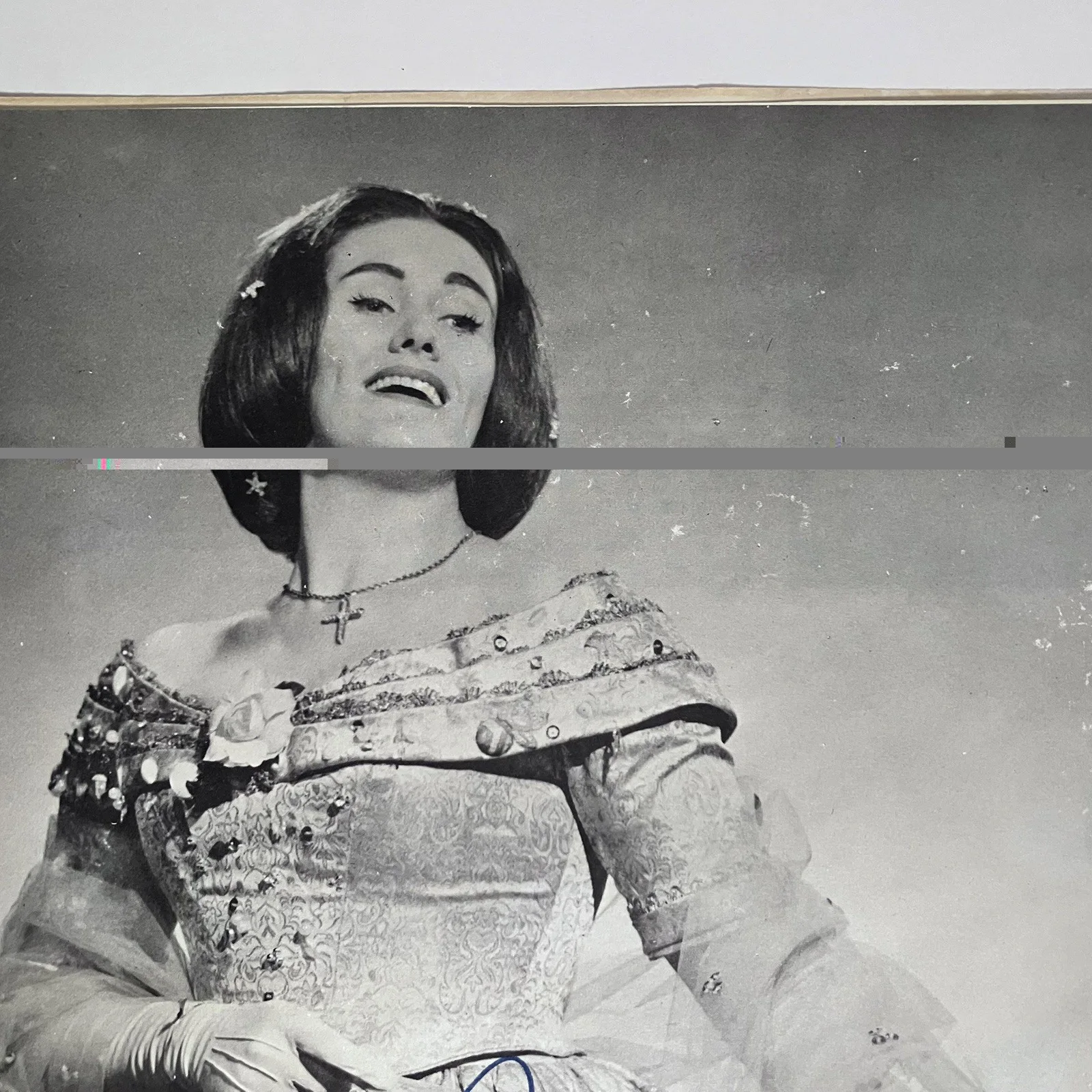 JOAN SUTHERLAND (1926-2010) Signed OPERA PROGRAM Photo / LA TRAVIATA / Damaged, image 3
