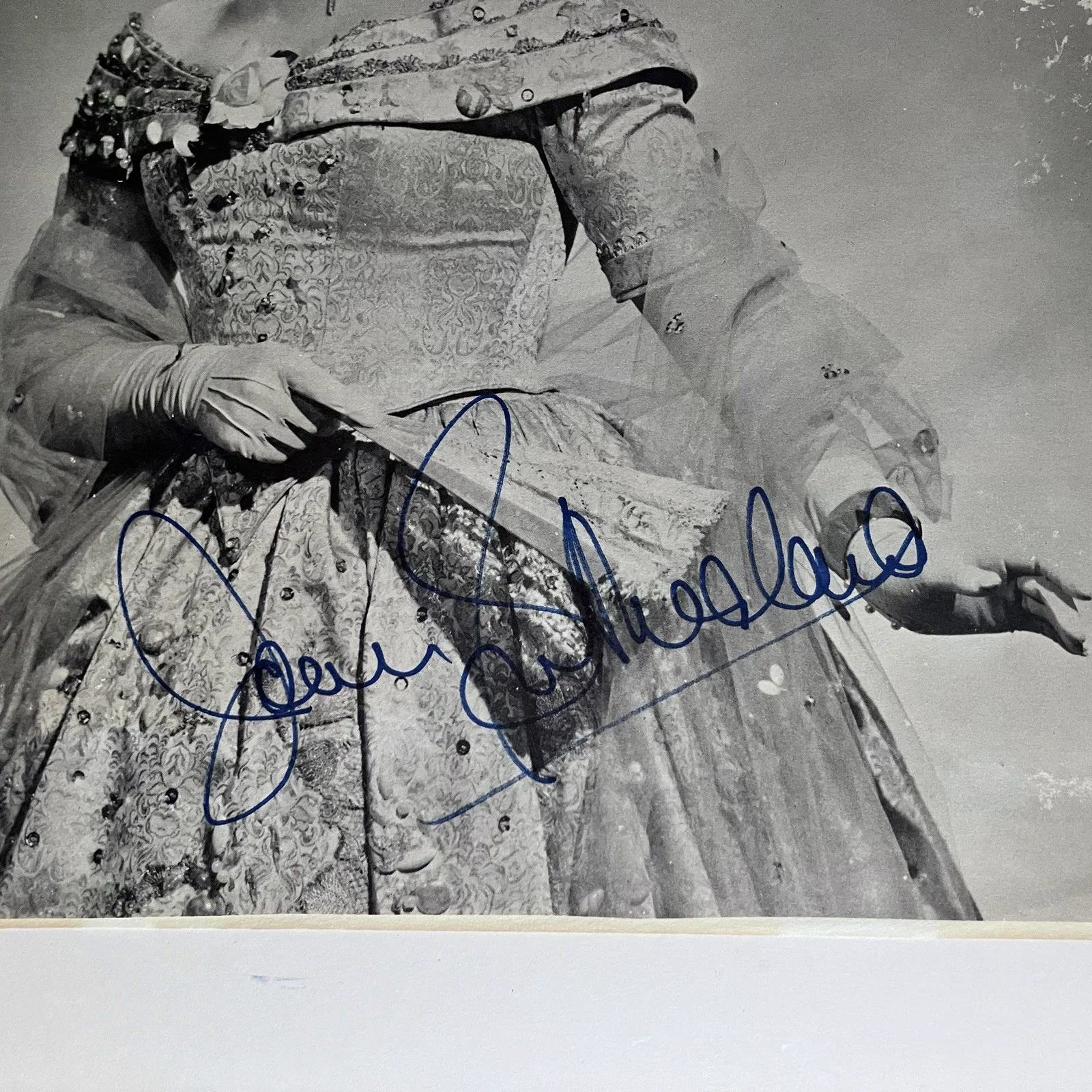 JOAN SUTHERLAND (1926-2010) Signed OPERA PROGRAM Photo / LA TRAVIATA / Damaged, image 4