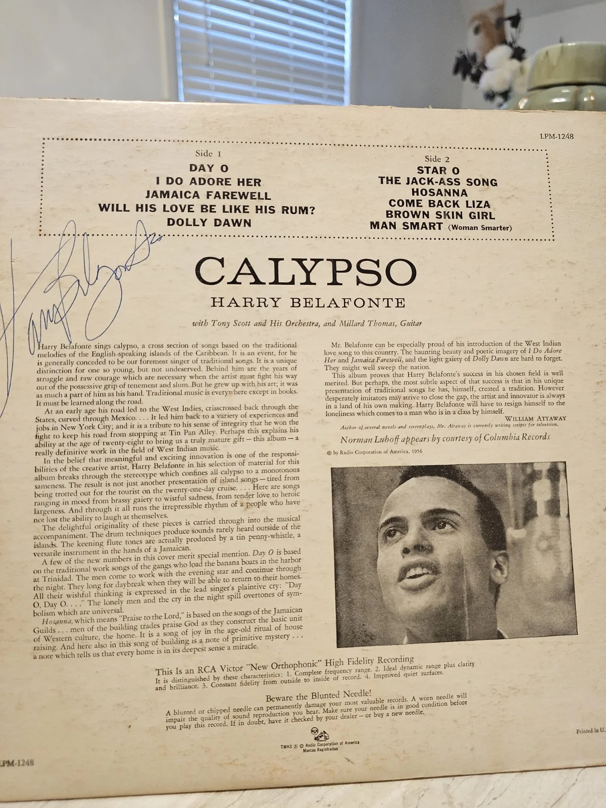 RARE Double Signed Harry Belafonte Calypso Vinyl LP - Signed Cover & Label - RCA, image 3
