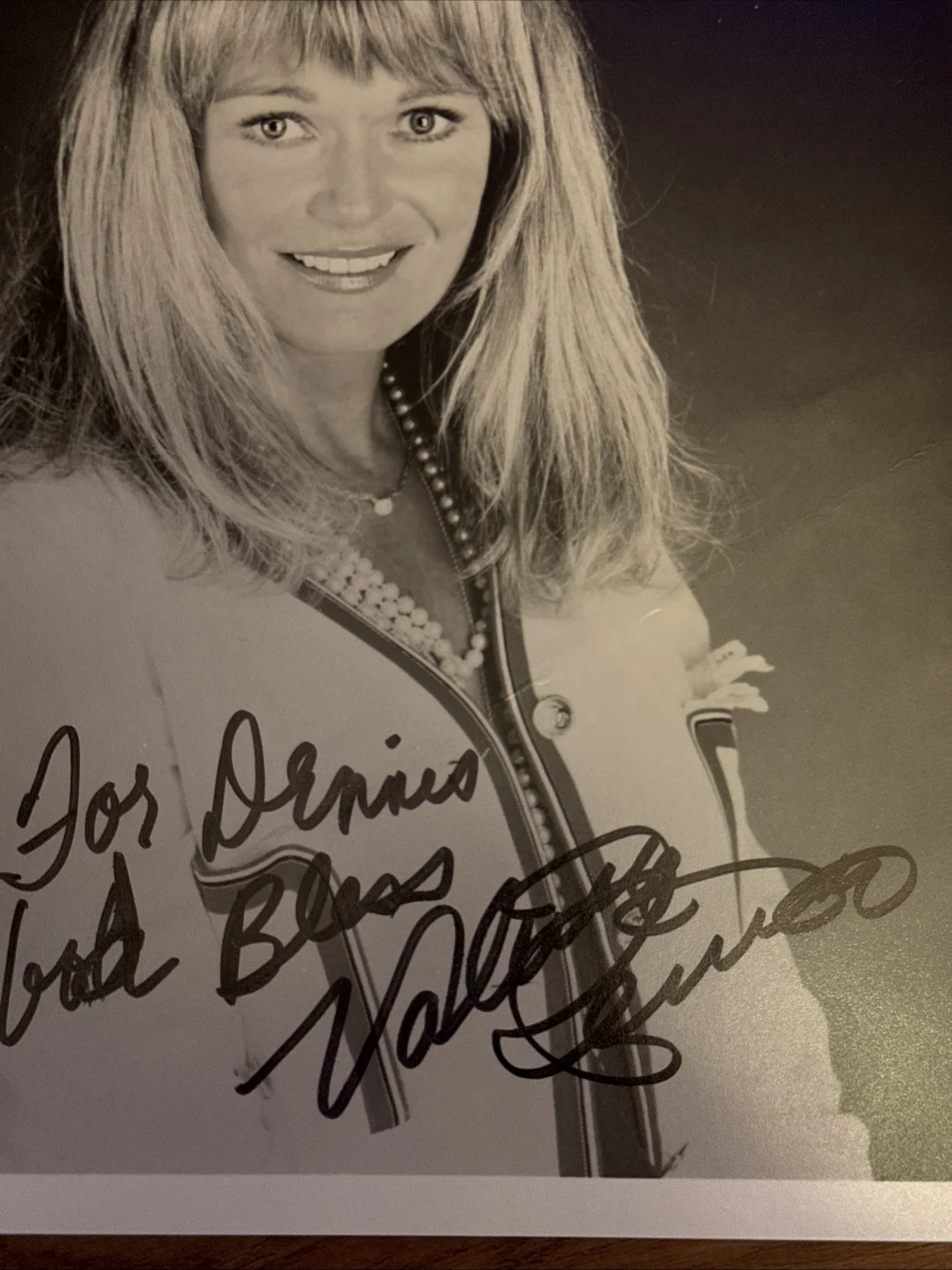 Valerie Perrine — VALERIE PERRINE Signed AUTOGRAPHED 8X10 B&W Photo, изображение 2