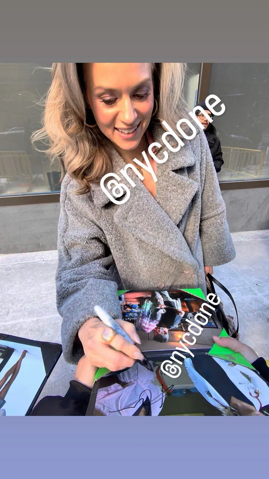 Jessica Capshaw, Hilarie Burton — Jessica Capshaw and Hilarie Burton Signed Greys Anatomy 8x10 Photo Proof, изображение 4