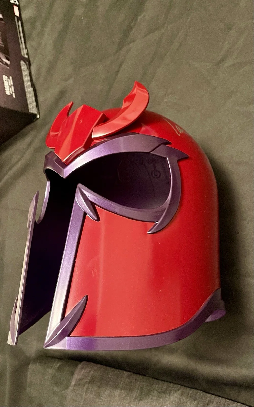 Ian McKellen — Ian McKellen Signed Magneto X-men 97 Marvel Legends FS Helmet Beckett, изображение 4