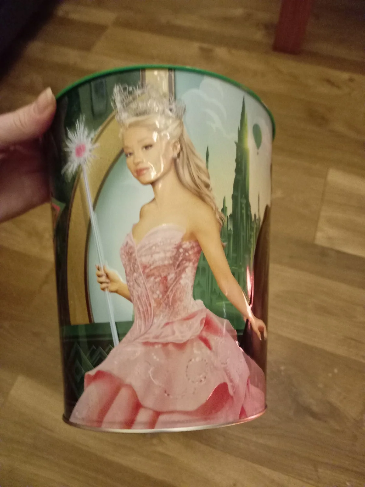 WICKED Movie Glinda / Elphaba Popcorn Bucket / Tin Cinema Merchandise Odeon, изображение 2