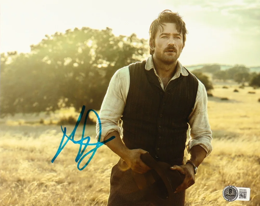 Brandon Sklenar — Brandon Sklenar as Spencer Dutton "1923" Yellowstone Signed 8x10 Photo (Beckett)