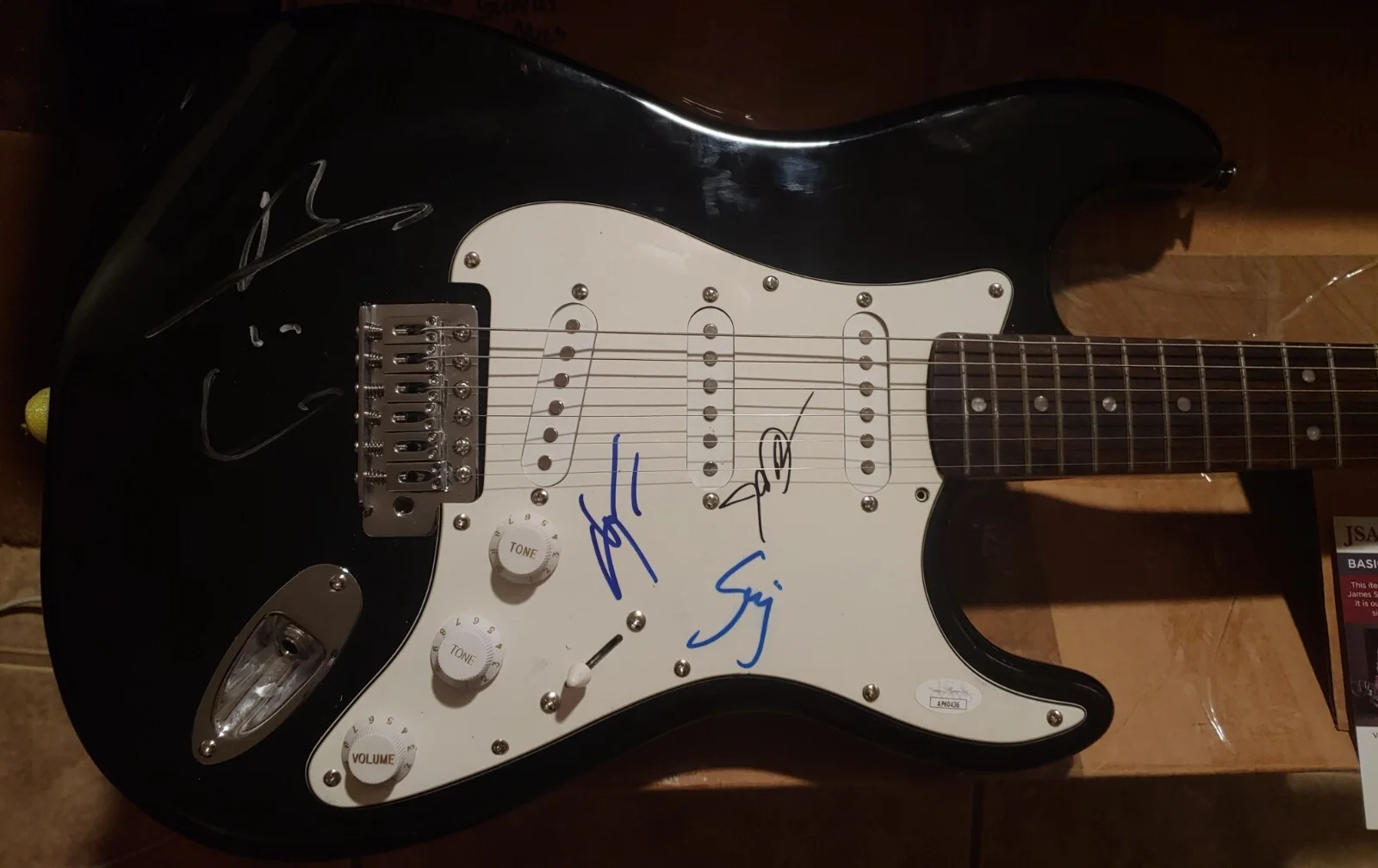 SYSTEM OF A DOWN signed FENDER GUITAR All 4 JSA Authenticated Serj Daron Shavo, image 2