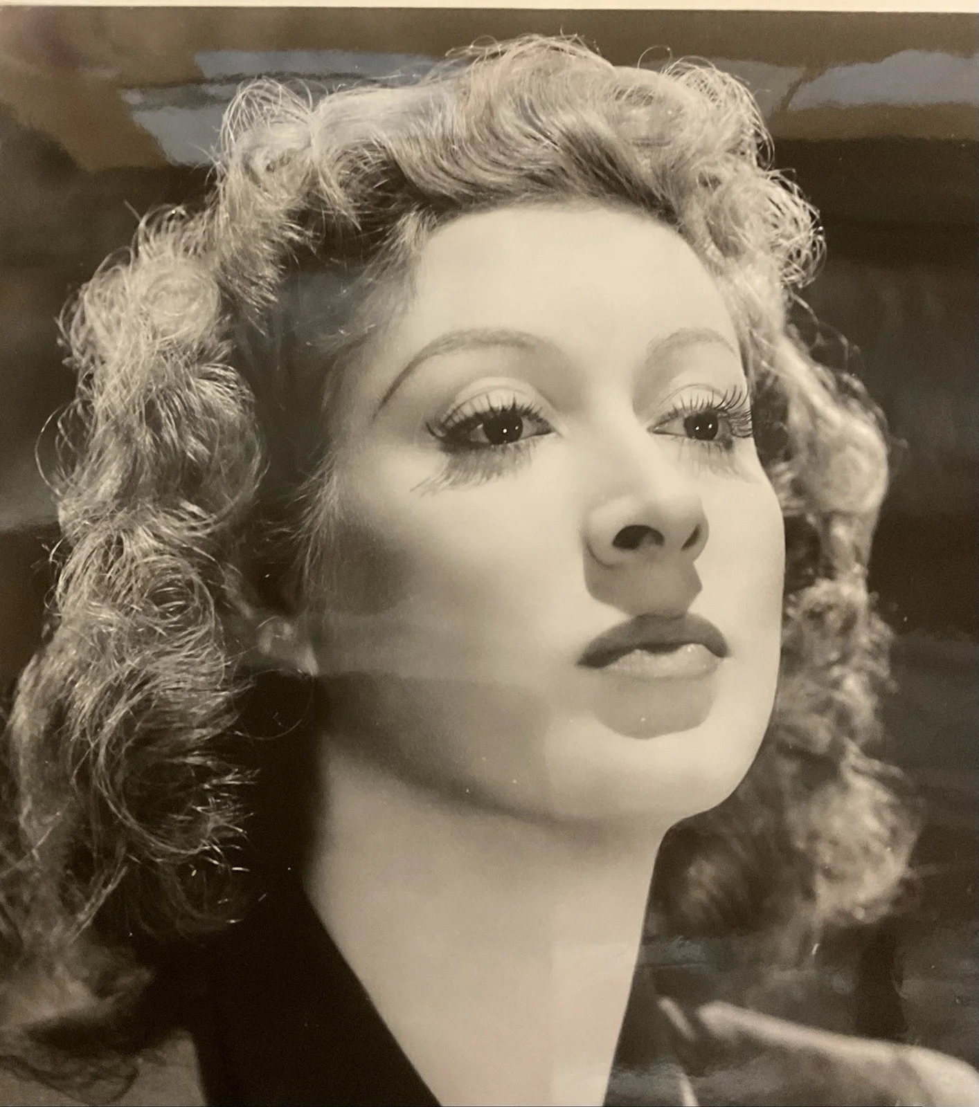 GREER GARSON AUTOGRAPHED PHOTO - 8” X 10 3/16”; Black & White; No CoA, изображение 3
