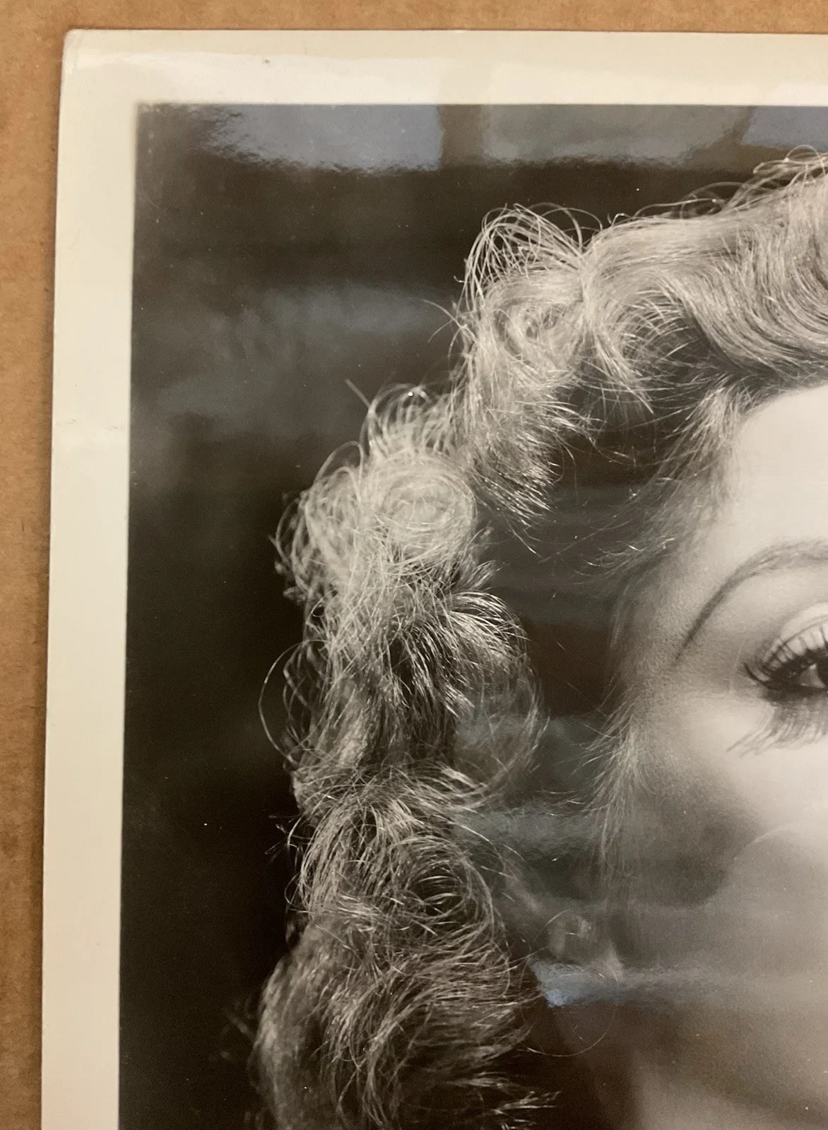 GREER GARSON AUTOGRAPHED PHOTO - 8” X 10 3/16”; Black & White; No CoA, изображение 4