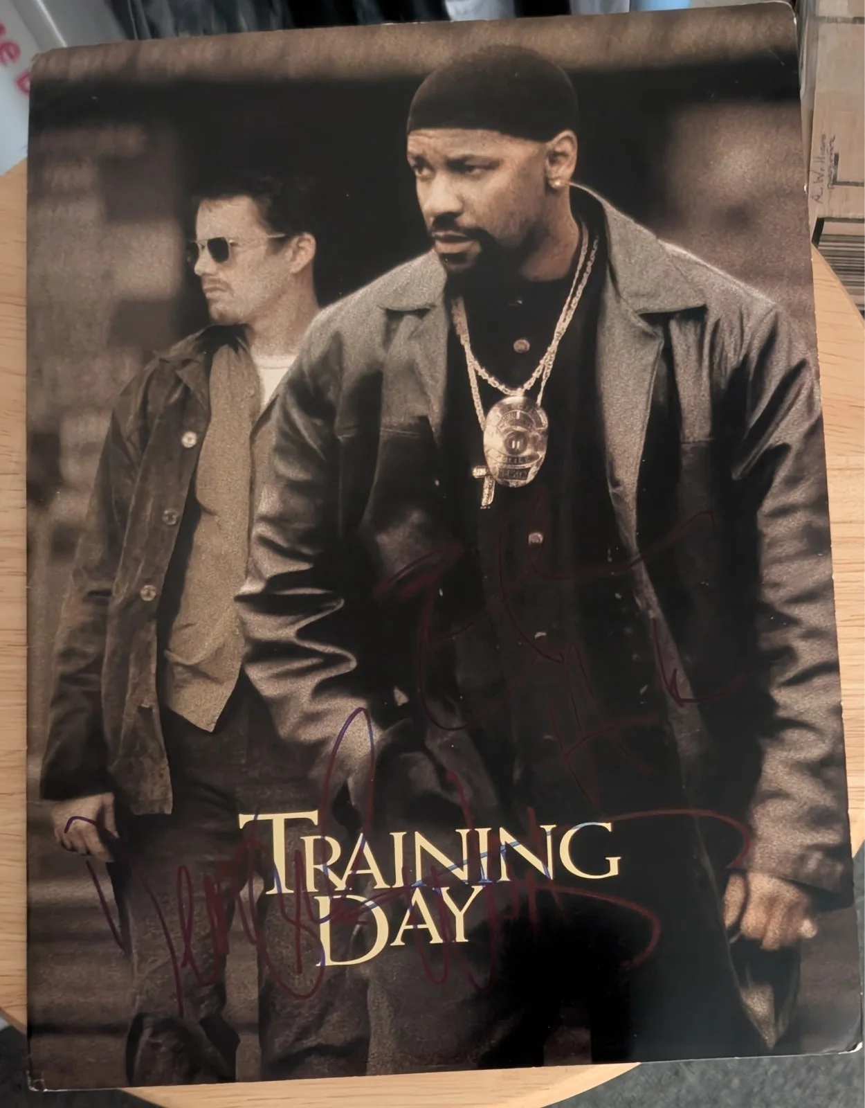 Denzel Washington & Ethan Hawke — DENZEL WASHINGTON ETHAN HAWKE signed autograph TRAINING DAY Press Kit 9x12