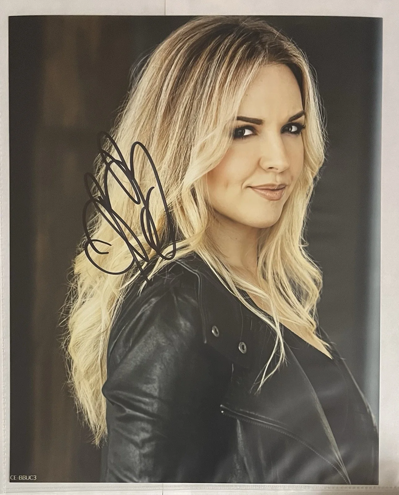 Briana Buckmaster — Supernatural Briana Buckmaster hand signed 8x10 autographed photo Donna SWAU, изображение 4